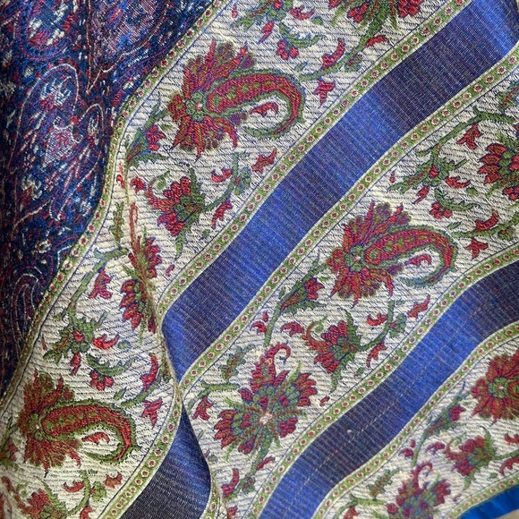 European Blue Wool Paisley Bed Cover, Three Contrasting Borders Queen 105" x 89" - Picture 8 of 13